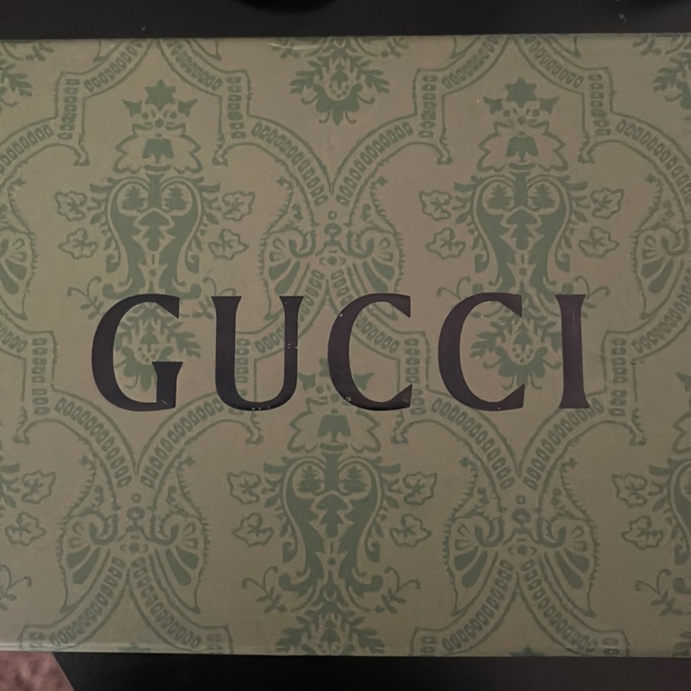 Tan Gucci belt only been worn once